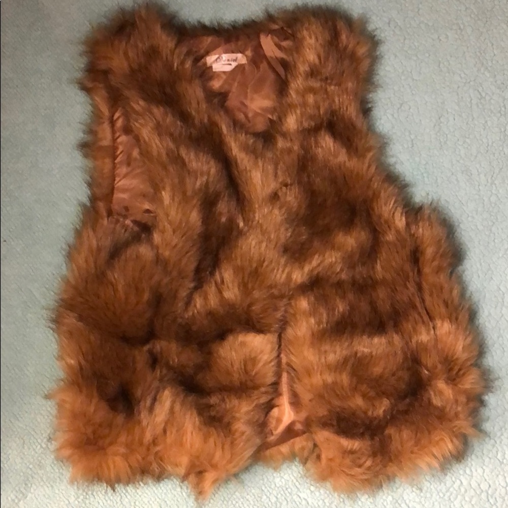Women’s trendy fur vest🧚🏽‍♂️ NWOT